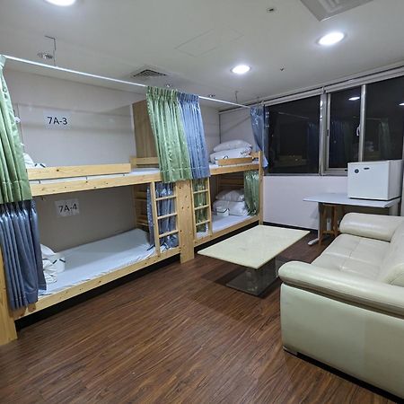 Hey Bear Capsule Hotel Taipei Exterior foto